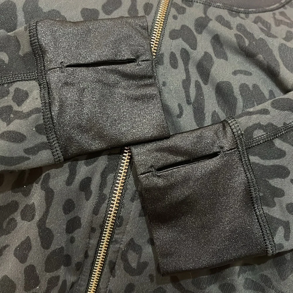 Lululemon Grey Black Namaskar Leopard Animal Swirl zip up scuba hoodie size 4 - Picture 16 of 16
